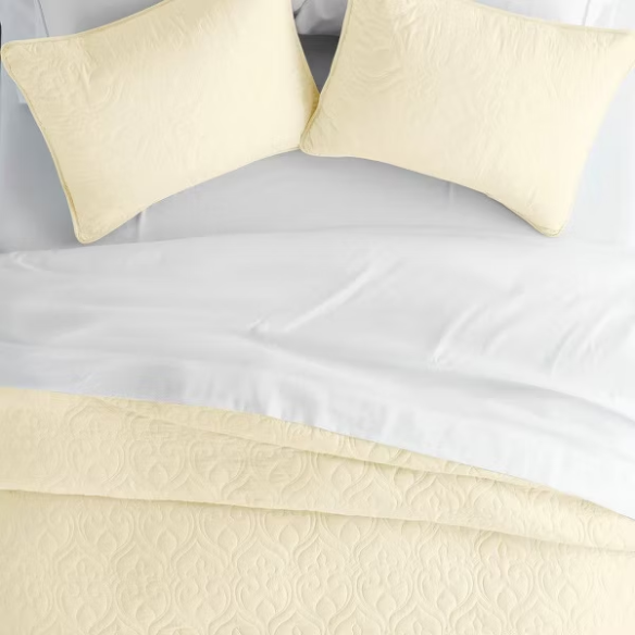 Lightweight Ultra Soft Quilt Set – Stain-Resistant, Machine Washable Bedding