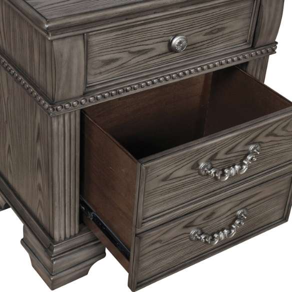 Elegant Traditional 3-Piece Wood Poster Bedroom Set with Beaded Trim, Reeded Posts, and USB Nightstands