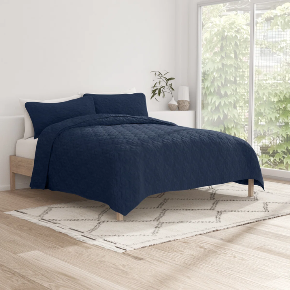 Lightweight Ultra Soft Quilt Set – Stain-Resistant, Machine Washable Bedding