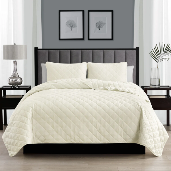 Microfiber Reversible Diamond Quilt Set – Soft, Stylish, and Hypoallergenic Bedding for Ultimate Comfort