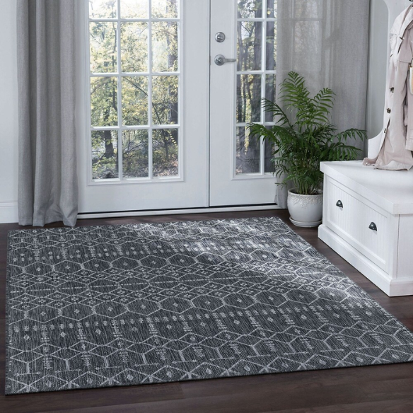 Boho-Inspired Charcoal & Light Grey Geometric Rug – Fade & Stain-Resistant, Low-Pile, Perfect for High-Traffic Indoor/Outdoor Spaces