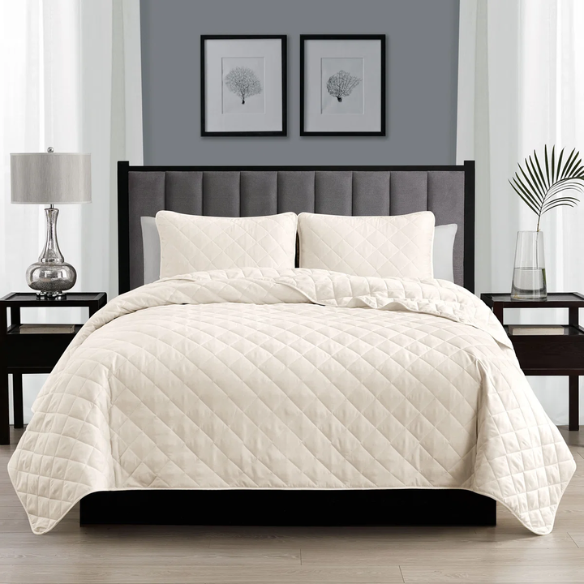 Microfiber Reversible Diamond Quilt Set – Soft, Stylish, and Hypoallergenic Bedding for Ultimate Comfort