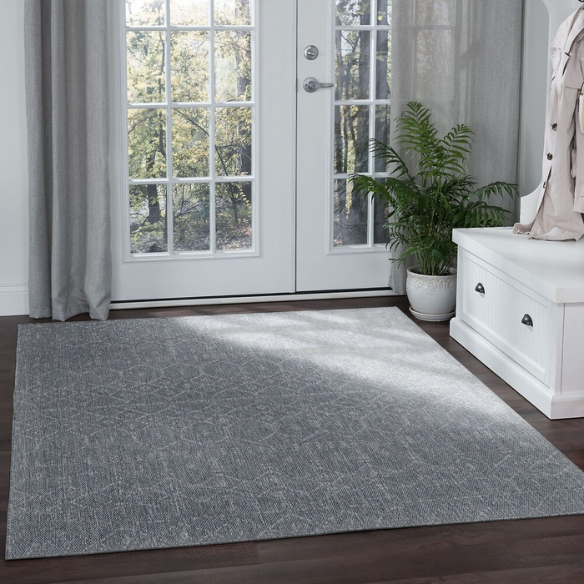 Boho-Inspired Greyish Blue & Ivory Geometric Rug – Fade & Stain-Resistant, Low-Pile, Perfect for High-Traffic Indoor/Outdoor Spaces