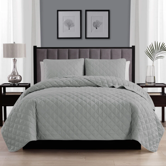 Microfiber Reversible Diamond Quilt Set – Soft, Stylish, and Hypoallergenic Bedding for Ultimate Comfort