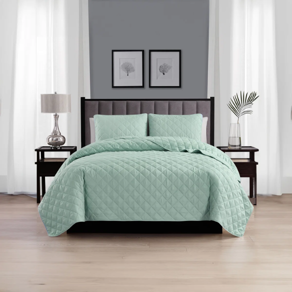 Microfiber Reversible Diamond Quilt Set – Soft, Stylish, and Hypoallergenic Bedding for Ultimate Comfort