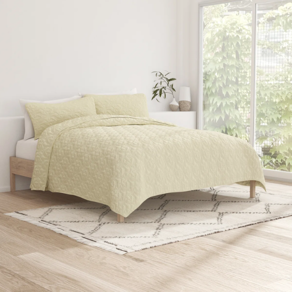 Lightweight Ultra Soft Quilt Set – Stain-Resistant, Machine Washable Bedding