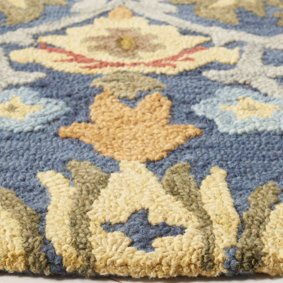 Tufted Wool Area Rug – Luxurious Floral Design