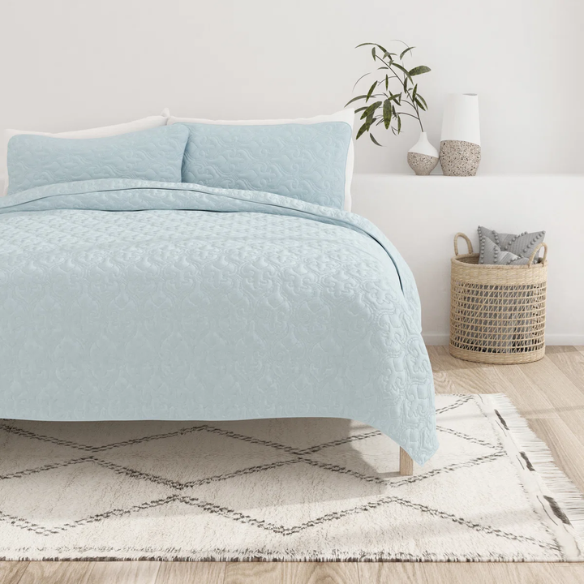 Lightweight Ultra Soft Quilt Set – Stain-Resistant, Machine Washable Bedding