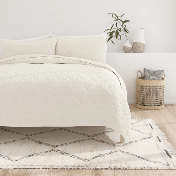 Lightweight Ultra Soft Quilt Set – Stain-Resistant, Machine Washable Bedding