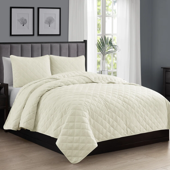 Microfiber Reversible Diamond Quilt Set – Soft, Stylish, and Hypoallergenic Bedding for Ultimate Comfort