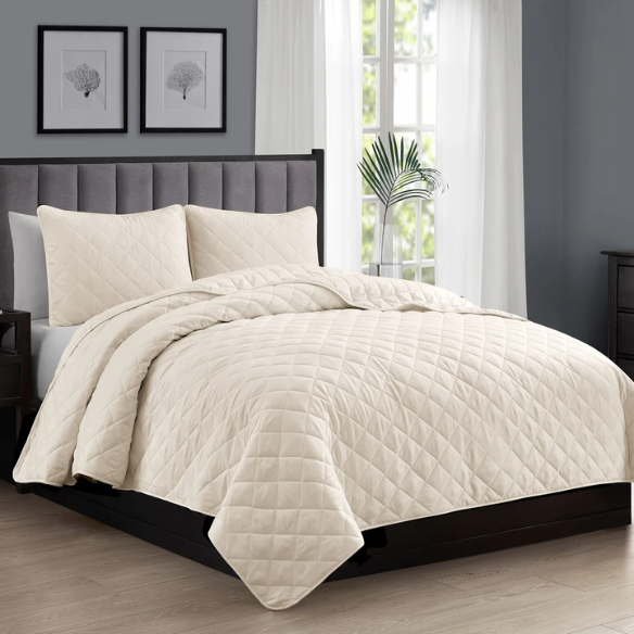Microfiber Reversible Diamond Quilt Set – Soft, Stylish, and Hypoallergenic Bedding for Ultimate Comfort