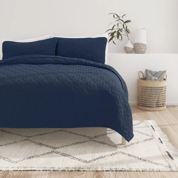 Lightweight Ultra Soft Quilt Set – Stain-Resistant, Machine Washable Bedding