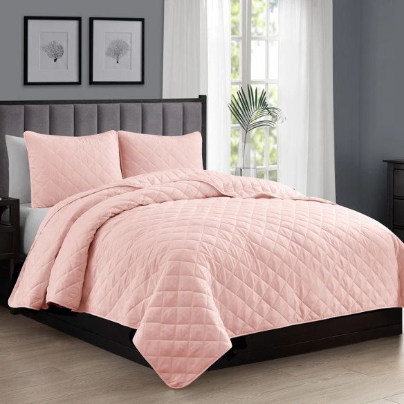 Microfiber Reversible Diamond Quilt Set – Soft, Stylish, and Hypoallergenic Bedding for Ultimate Comfort
