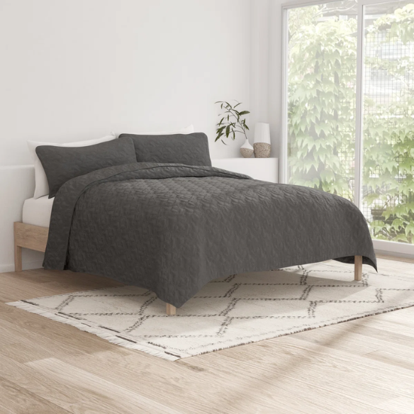 Lightweight Ultra Soft Quilt Set – Stain-Resistant, Machine Washable Bedding