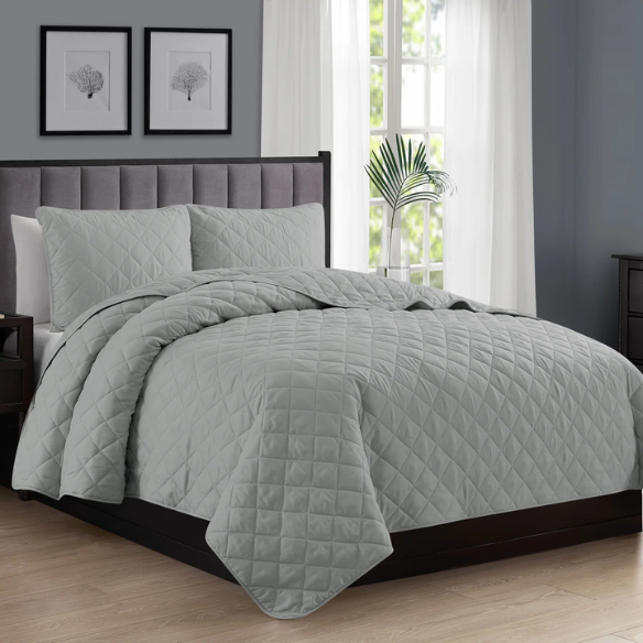 Microfiber Reversible Diamond Quilt Set – Soft, Stylish, and Hypoallergenic Bedding for Ultimate Comfort
