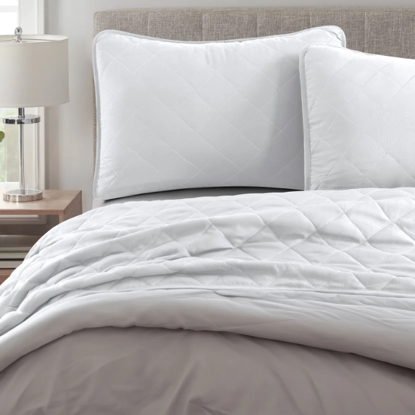 Microfiber Reversible Diamond Quilt Set – Soft, Stylish, and Hypoallergenic Bedding for Ultimate Comfort