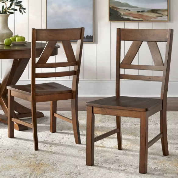 Charming Country-Style Dining Set with Rustic Appeal – Round Table & Geometric Back Chairs