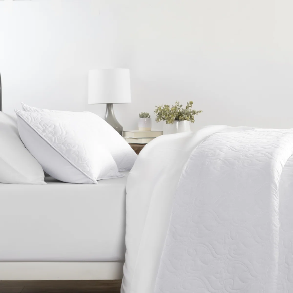 Lightweight Ultra Soft Quilt Set – Stain-Resistant, Machine Washable Bedding