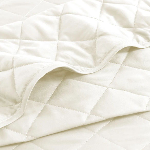 Microfiber Reversible Diamond Quilt Set – Soft, Stylish, and Hypoallergenic Bedding for Ultimate Comfort
