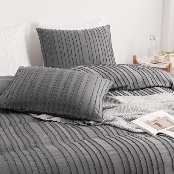 Luxurious Tufted Duvet Cover Set – Queen Size | Striped Textured Boho Bedding | Ultra-Soft Washed Microfiber | 3-Piece Set