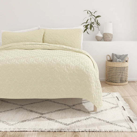 Lightweight Ultra Soft Quilt Set – Stain-Resistant, Machine Washable Bedding