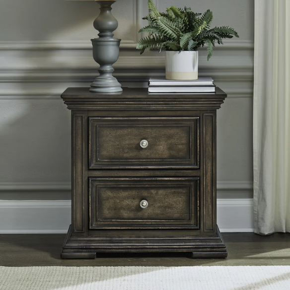 4-Piece Panel Bed, Dresser, Mirror & Nightstand Set with Antique Pewter Accents and Charging Station – Distressed Whitestone Finish, Rubberwood Solids, and Architectural Det