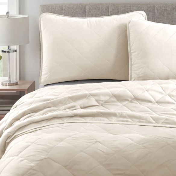 Microfiber Reversible Diamond Quilt Set – Soft, Stylish, and Hypoallergenic Bedding for Ultimate Comfort