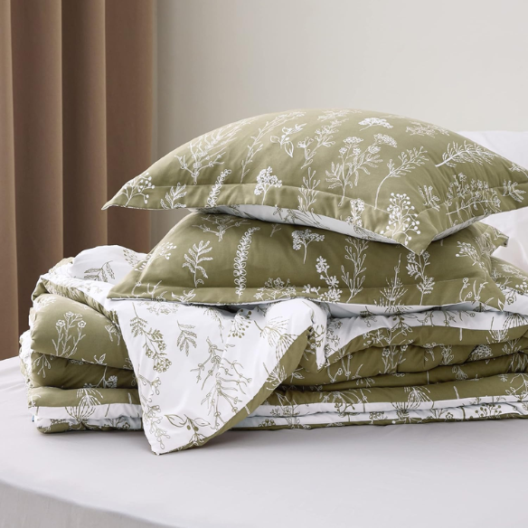 Floral Comforter Set – Stylish and Cozy Bedding with Cute Floral Pattern for a Beautiful Bedroom Makeover