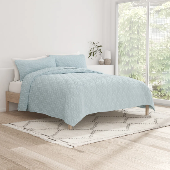Lightweight Ultra Soft Quilt Set – Stain-Resistant, Machine Washable Bedding