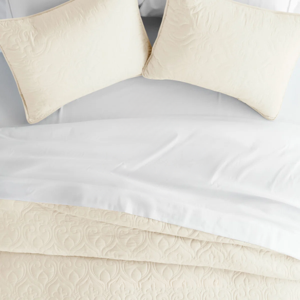 Lightweight Ultra Soft Quilt Set – Stain-Resistant, Machine Washable Bedding