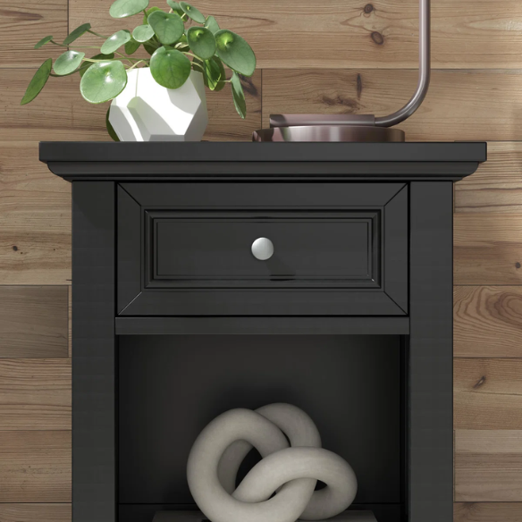 Elegant Queen Bedroom Set in Solid Black Wooden Design