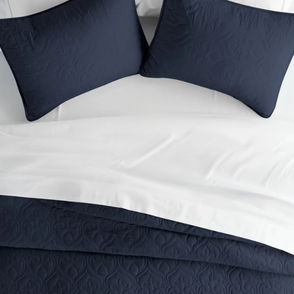 Lightweight Ultra Soft Quilt Set – Stain-Resistant, Machine Washable Bedding