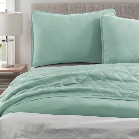 Microfiber Reversible Diamond Quilt Set – Soft, Stylish, and Hypoallergenic Bedding for Ultimate Comfort