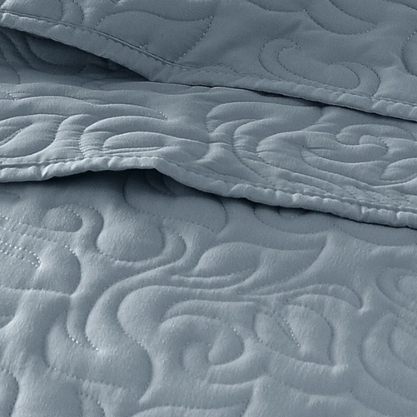 Elegant Floral Stitching Quilt Set – Ultra-Soft, Hypoallergenic, and Machine Washable Bedding for All Seasons