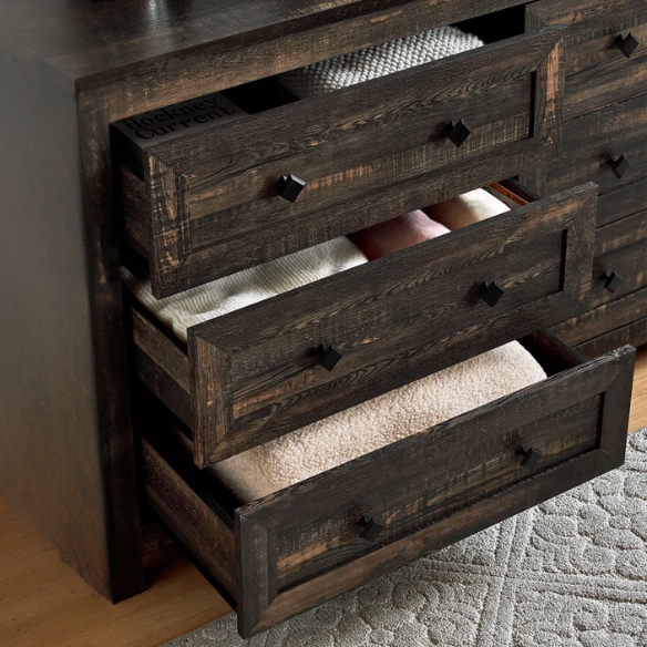 6-Drawer Dresser – A Perfect Blend of Rustic Charm and Industrial Elegance, Featuring a Clean-Lined Silhouette and Weathered Finish. Crafted from Solid and Engineered Wood