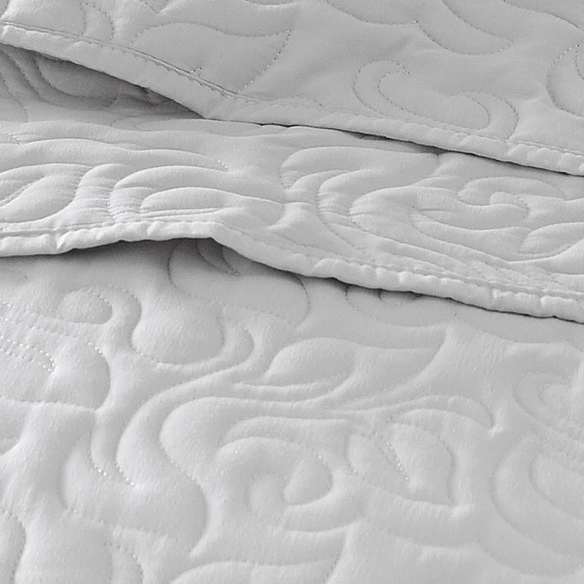 Elegant Floral Stitching Quilt Set – Ultra-Soft, Hypoallergenic, and Machine Washable Bedding for All Seasons