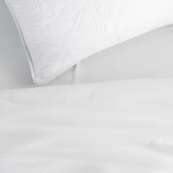 Lightweight Ultra Soft Quilt Set – Stain-Resistant, Machine Washable Bedding