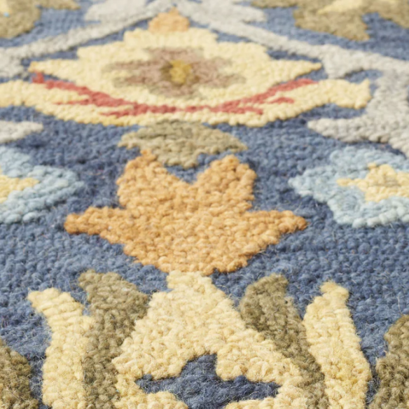 Tufted Wool Area Rug – Luxurious Floral Design