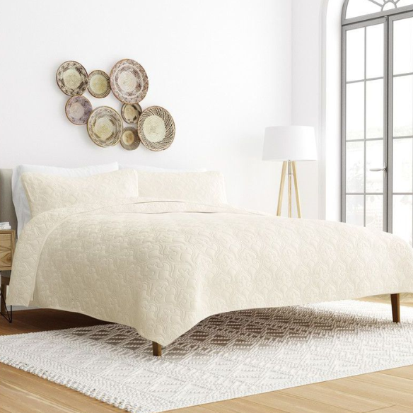 Lightweight Ultra Soft Quilt Set – Stain-Resistant, Machine Washable Bedding