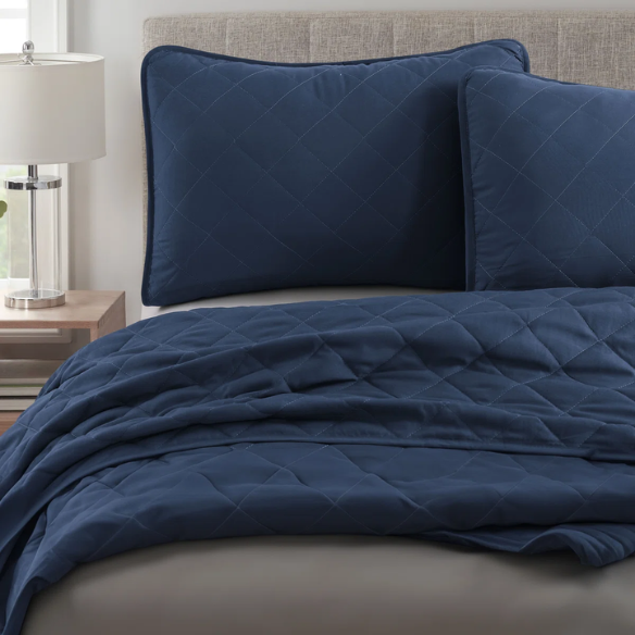 Microfiber Reversible Diamond Quilt Set – Soft, Stylish, and Hypoallergenic Bedding for Ultimate Comfort