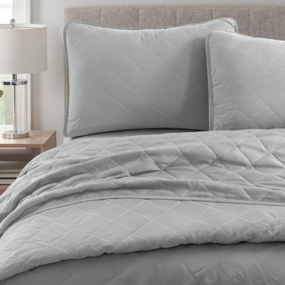 Microfiber Reversible Diamond Quilt Set – Soft, Stylish, and Hypoallergenic Bedding for Ultimate Comfort