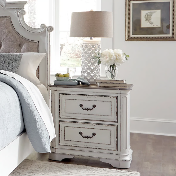 Upholstered Bed, Dresser, Mirror, and Nightstand Set in Antique White – Timeless Elegance, Refined Craftsmanship, and Distinctive Style