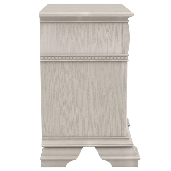 Elegant Traditional 3-Piece Wood Poster Bedroom Set with Beaded Trim, Reeded Posts, and USB Nightstands