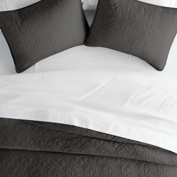 Lightweight Ultra Soft Quilt Set – Stain-Resistant, Machine Washable Bedding