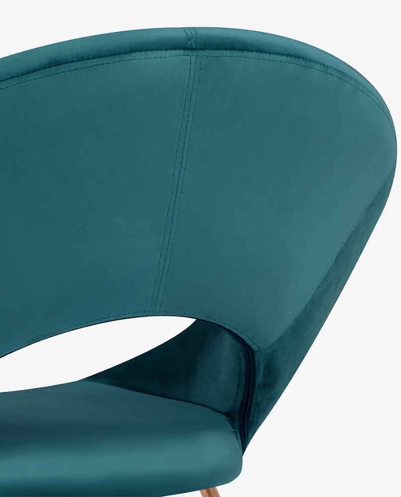 Stylish green velvet accent chair with gold-plated metal legs, ergonomic backrest, and soft sponge cushions for ultimate comfort and modern elegance. Ideal for living rooms, bedrooms, and offices.