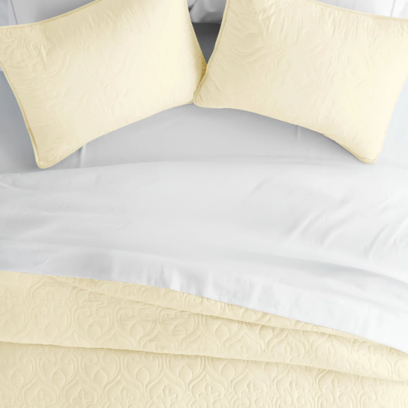 Lightweight Ultra Soft Quilt Set – Stain-Resistant, Machine Washable Bedding