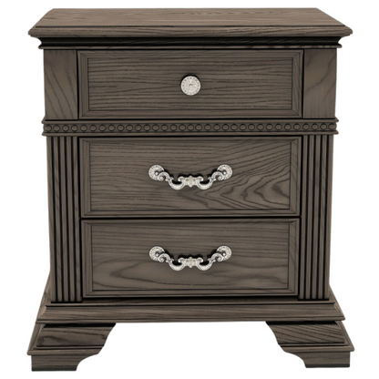 Elegant Traditional 3-Piece Wood Poster Bedroom Set with Beaded Trim, Reeded Posts, and USB Nightstands