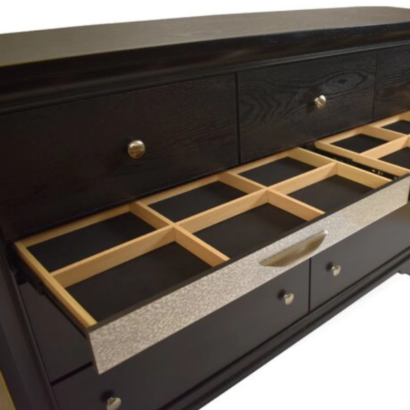 Elegant Full Size 5-Piece Bedroom Set – Featuring a Beautifully Crafted Headboard and Two Functional Storage Drawers for Added Convenience