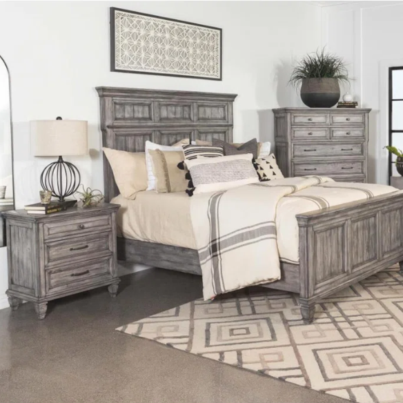 Old-World Charm Meets Glamour in 5-Piece Queen Bedroom Set – Rich Brown Finish with Crown Molding, Felt-Lined Drawers, and Built-In Outlets