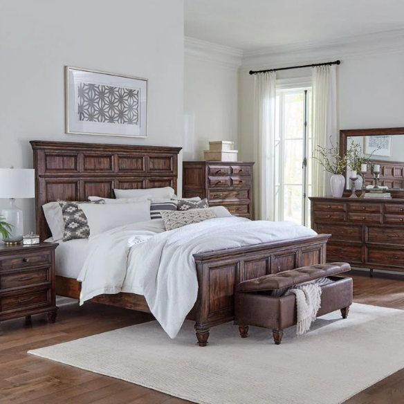 Old-World Charm Meets Glamour in 5-Piece Queen Bedroom Set – Rich Brown Finish with Crown Molding, Felt-Lined Drawers, and Built-In Outlets